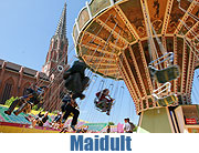 25.04.-03.05.2015 Maidut auf dem Mariahilfplatz (©Foto: Martin Schmitz)
